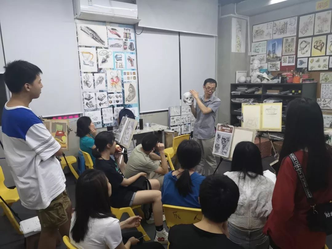 樹(shù)華美術(shù)上課場(chǎng)景