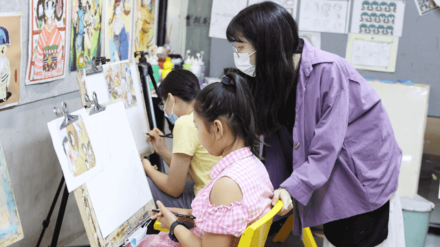 樹華少兒美術(shù)上課場景